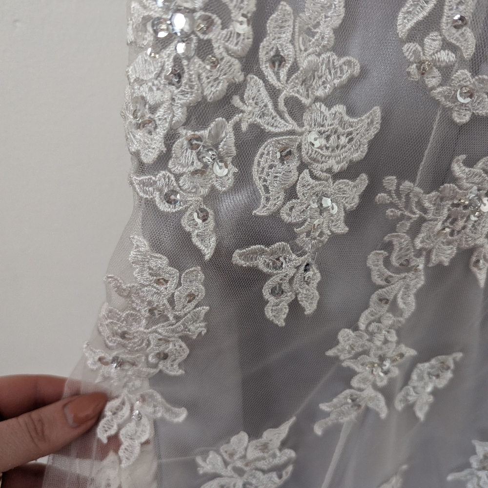 NWT MGNY Madeline Gardner Silver Sequin Floral Lace Satin Tulle Embellished Gown - Picture 4 of 7